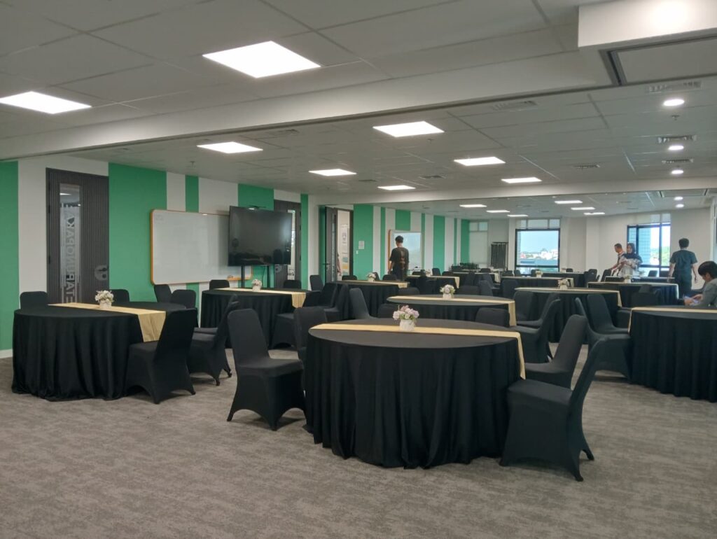 sewa round table kelapa gading